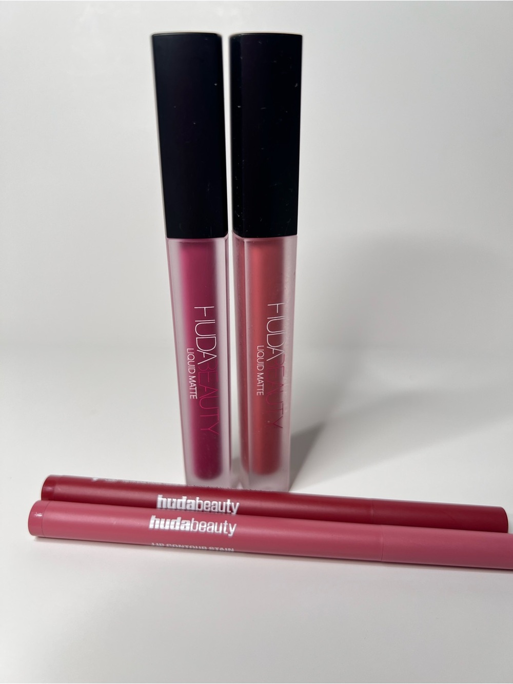 HUDA BEAUTY Liquid Matte Lipsticks & Lip Contour Lip Stain Bundle